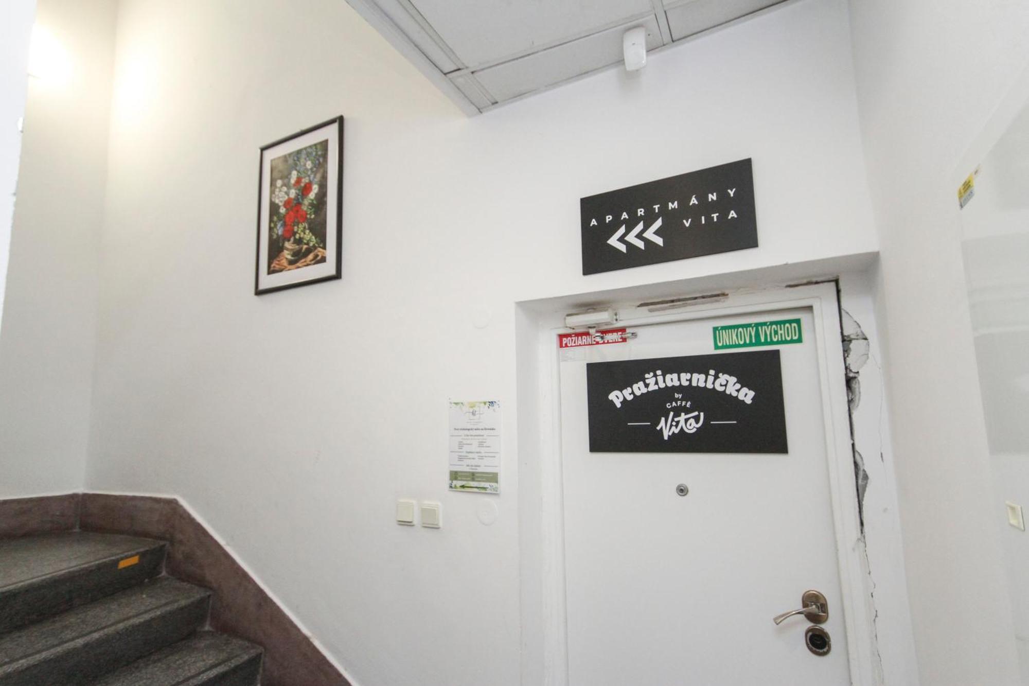 Apartman Vita Deluxe Trenčín Buitenkant foto