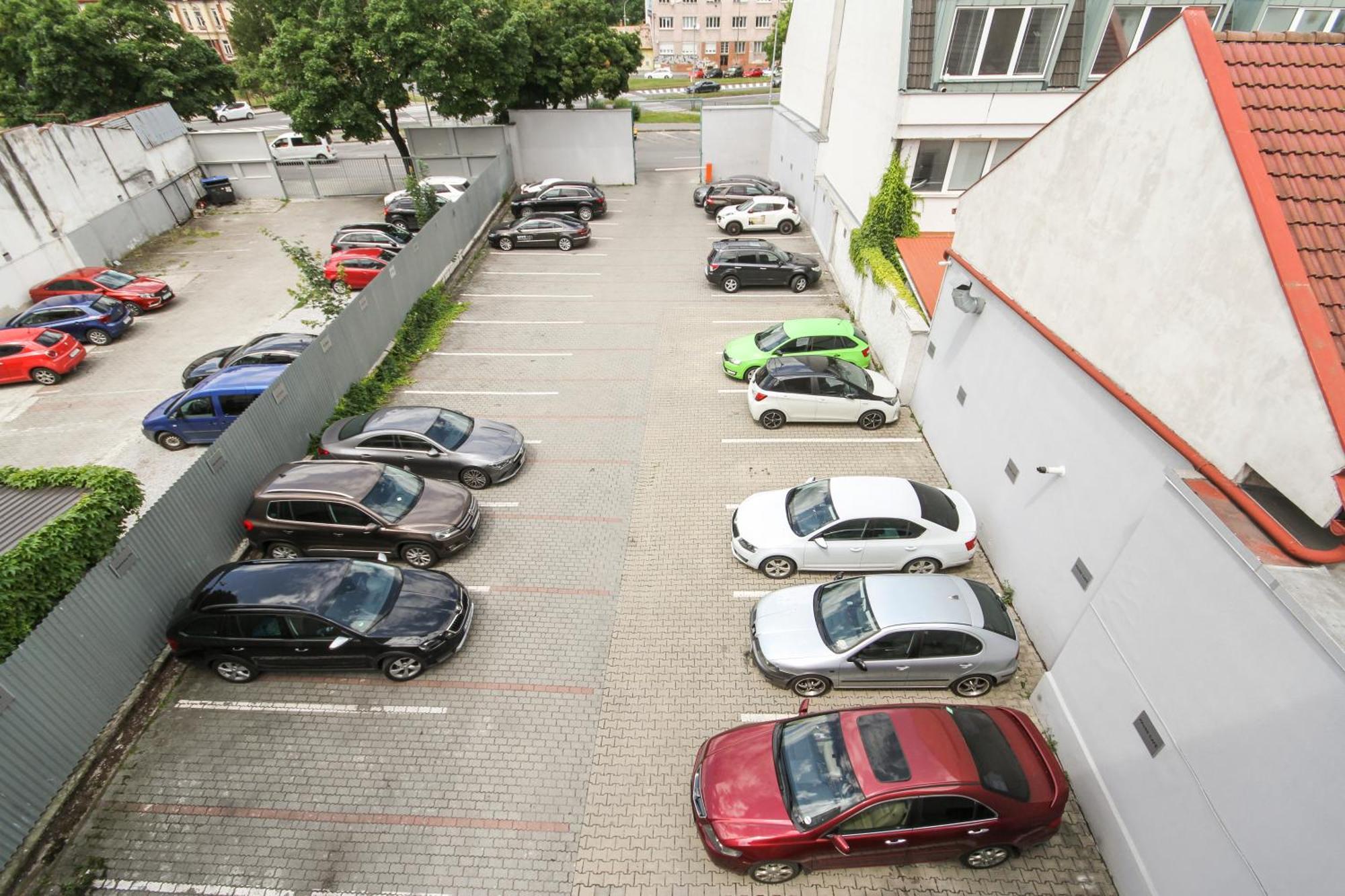 Apartman Vita Deluxe Trenčín Buitenkant foto